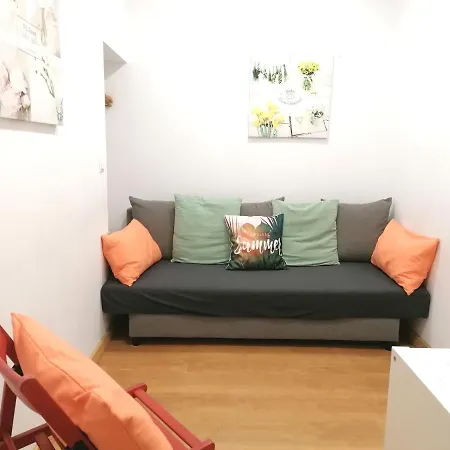 Apartment Flowers In Pop House Lisbon